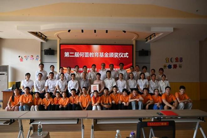 人”出炉 烈士父母为6位获奖者颁奖j9九游会入口首页第二届“最美特教