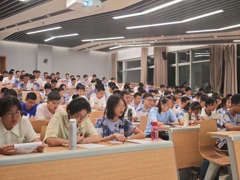 与技术学院开展本科新生系列入学教育j9九游会(中国)网站计算机科学(图2)