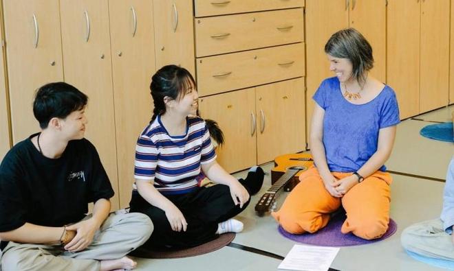 ：罗璐颖与西双版纳童萌乐托育的成长故事j9九游真人游戏第一平台爱之名育未来(图3)